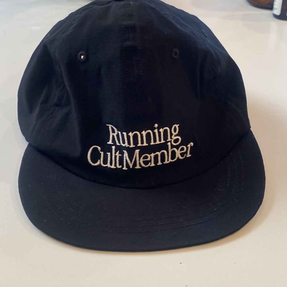 SATISFY Peaceshell Running Cap